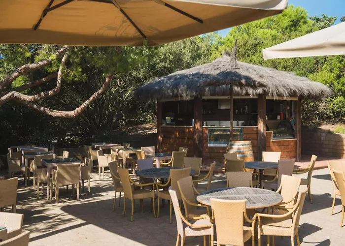 Modernes Mit Gemeinschaftlichen Pool