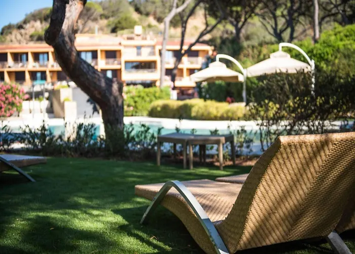 Modernes Mit Gemeinschaftlichen Pool *